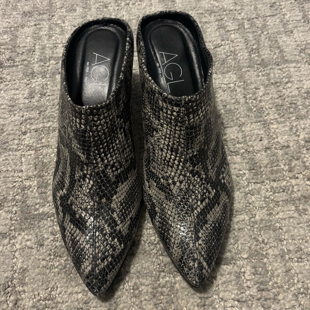 AGL Pointy Toe Snake Print Leather Slip On Mules | Size 8 Women’s